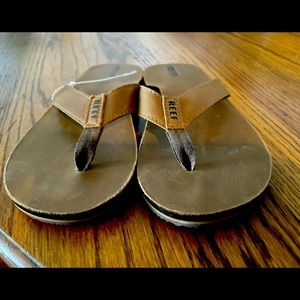 Reef leather smoothy flip flops size boys 4/5